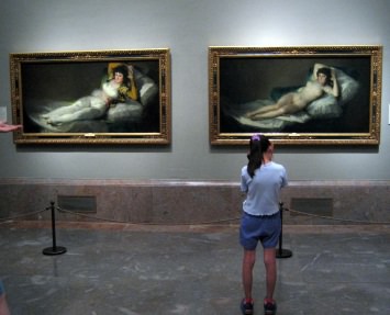 photo of Francisco Goya's Maja Nude and Maja Clothed side by side at the Prado